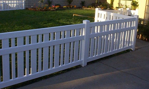 Alternating Picket Fence Panels in South & Central Florida