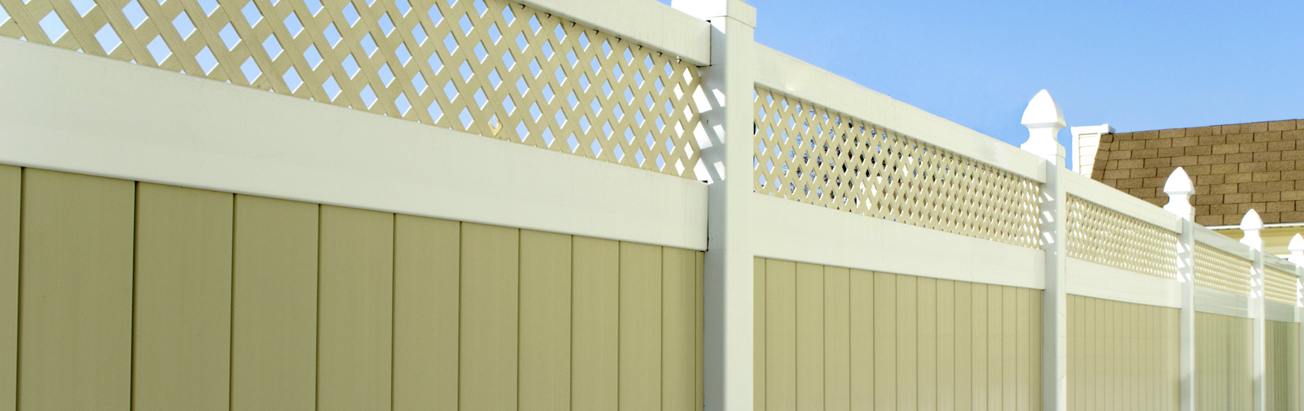 Vinyl Privacy Fence with Lattice Panels in South & Central Florida